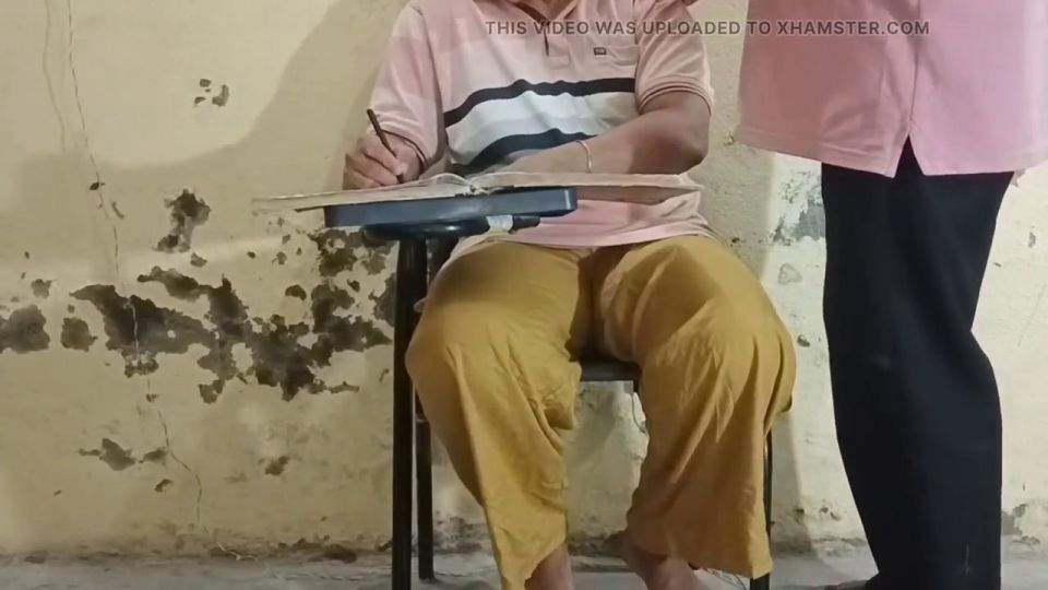 La hermana india del Paso Porno recibió una vez más una tremenda palmada por su hermanastro más joven.