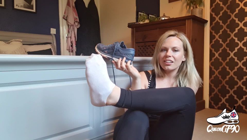 Queengf90 - A sweaty foot slave tease femdom 