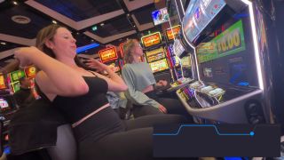 Nadia Foxx Serenity Cox y Nadia Foxx tratan de no saltarse mientras persiguen un premio mayor