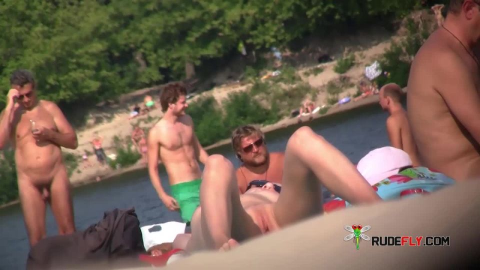 online video porno 14 Pareja tímida atrapada en la playa nudista 3  nudism  hardcore porno partido hardcore ido loco porno