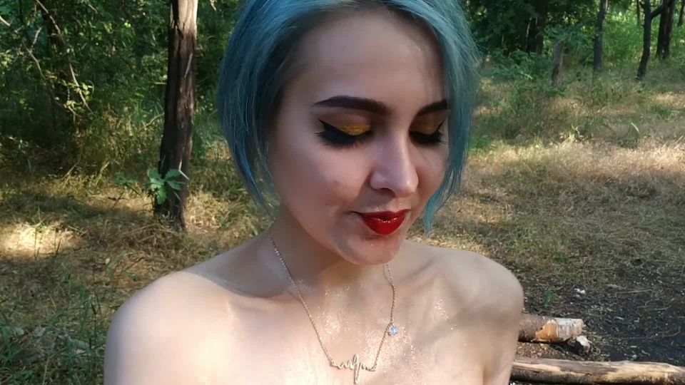 Forest Whore - Drill pussy by a bottle of champagne