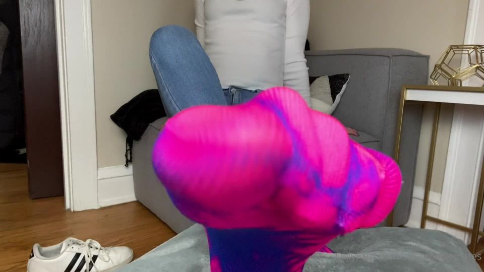 xxx video 49 gym foot fetish sizetensolemates 13 01 2021 2008219638 the scent of my tie dye peds will make you bust all over my stinky soles, feet on feet porn