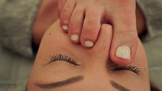 Tracy Lindsay foot worship by 2 girls