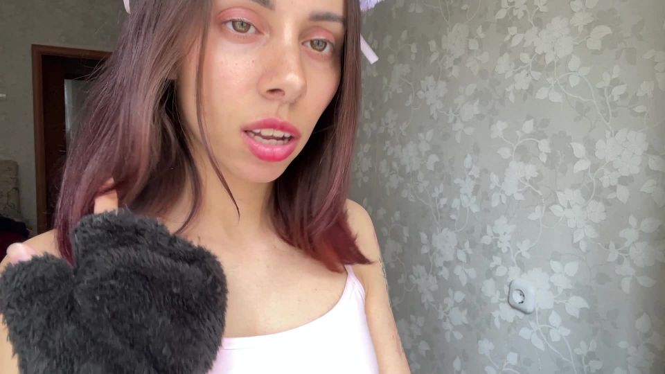 Pantera Nika – Caliente Gato Chica muestra su cara bonita y realmente larga lengua.