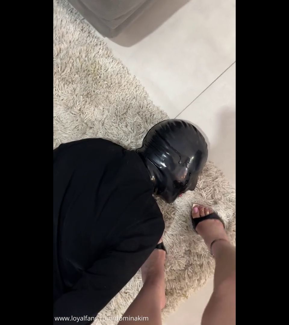 Patear la cara y mi santo escupir Domina Kim (Porno femenino)