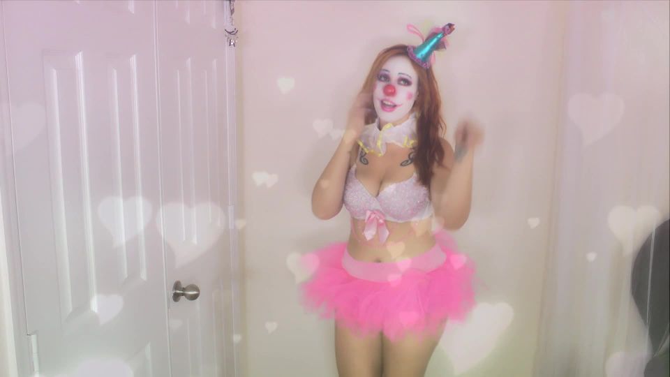 videoclip para adultos 3 Únete al circo como una profesional Sissy – Kitzi Klown, musculoso femenino chica en pov