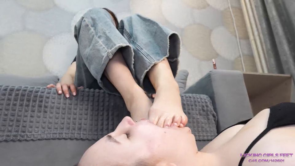 Femdom Porn LICKING GIRLS FEET ALSU – I want to try to stretch your mouth