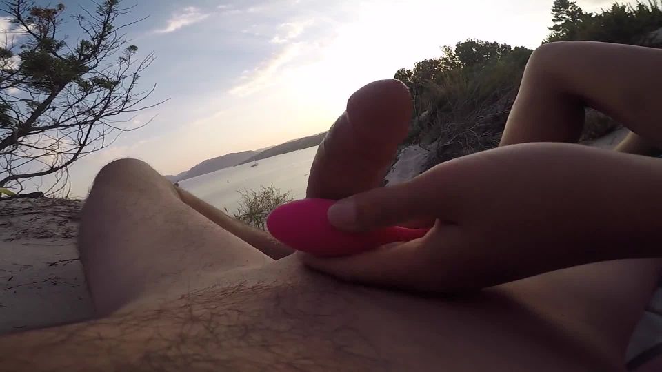 Want to Fuck at the Beach Strangers Watch them by the Water.