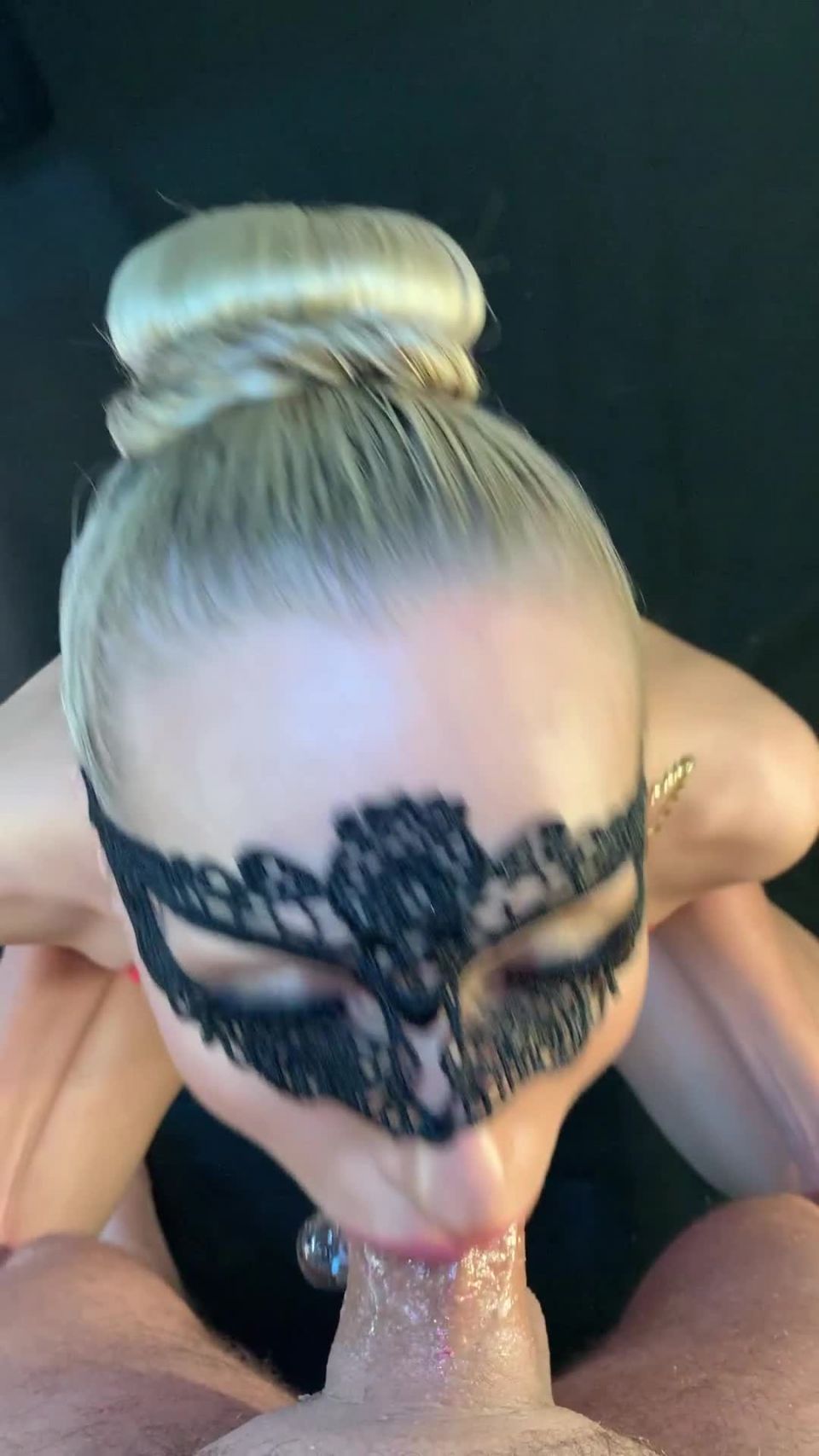 Garganta GOAT - fiesta de baile termina con mamada desordenada (id 1983915)