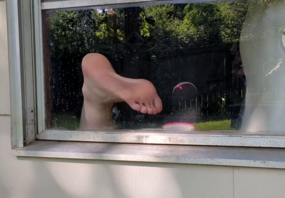 gothicfeetfantasie - Spy On My Feet Through My Window