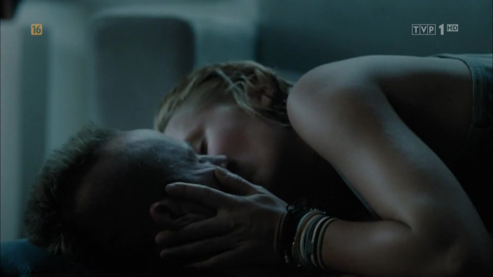 Olga Boladz – Skrzydlate swinie (2010) HD 1080p - (Porno de Celebridad)