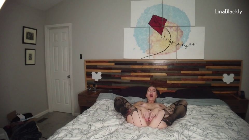 Strips y semen Teta Grande Perra LinaBlackly (Porno femenino)