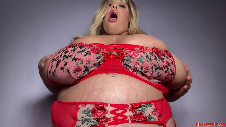 ANGEL SHAKES HER MASSIVE TITTIES - Solo