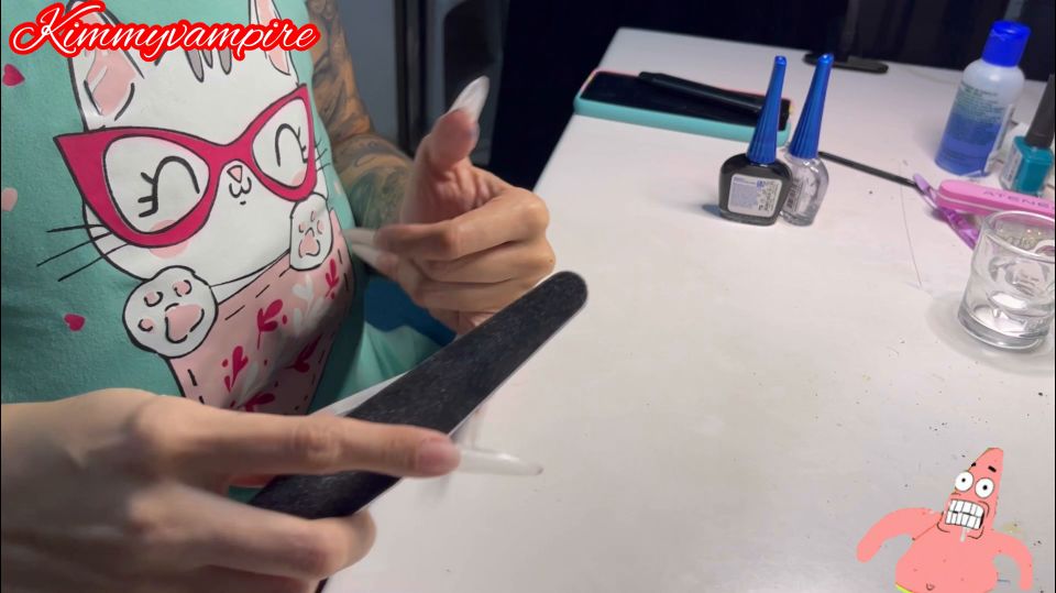 KimmyVampire - Blog 1 Doing my Nails To a CustomeVid