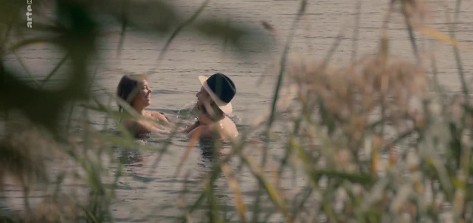 Britta Hammelstein - Petting Statt Pershing (2018) HD 720p - [Porno de Celebridad]