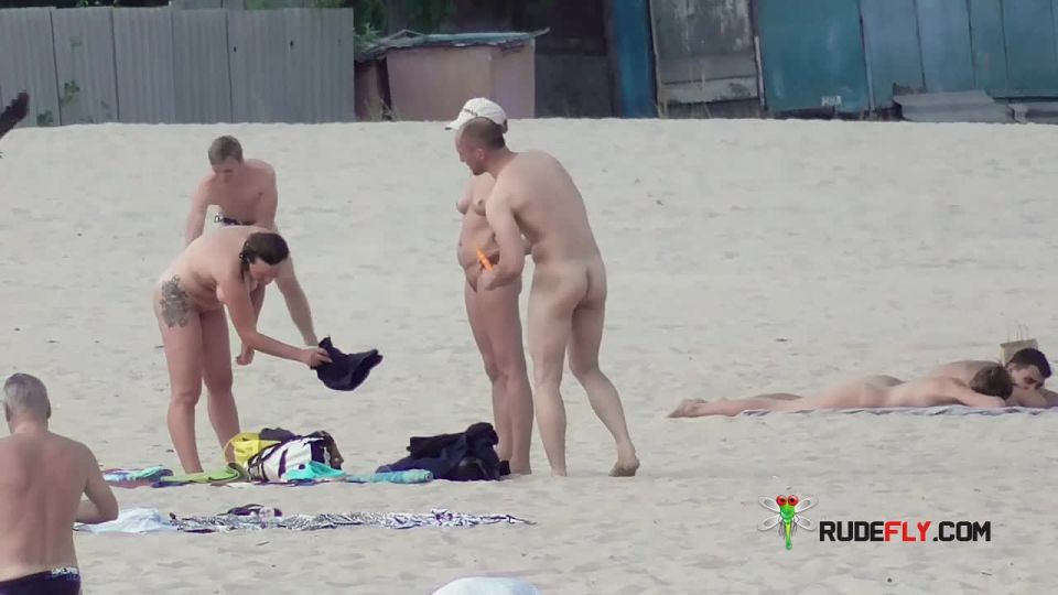 video de adultos gratis 5 Naturistas traviesos jóvenes juegan entre sí en arena  nudism  hardcore porno británico hardcore porno