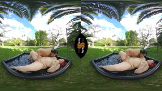 VR 180  Sofia Rose Gives BBW April Flores A Sensual Outdoor Massage