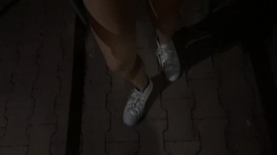 Vfghj 18 Year Old Slut Has Sex In Public In A Busy Place