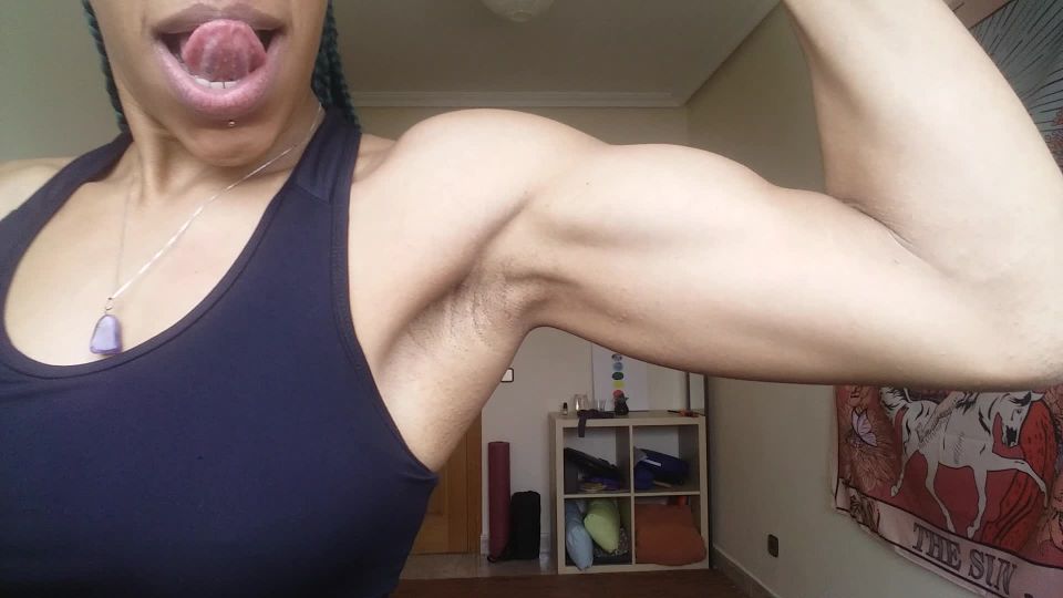 Flexing my Veiny Biceps Black!