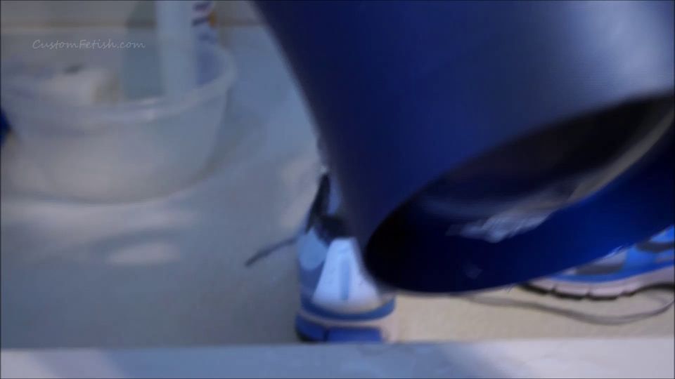 Custom Fetish - Amber s Squishy Sneaker Shower - Fetish