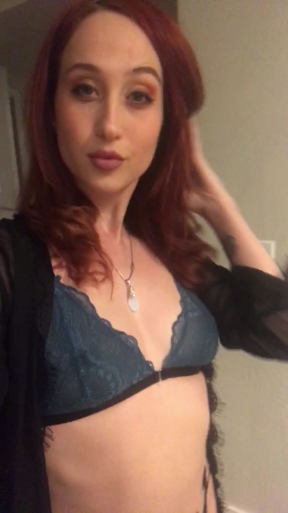 Luna Lain - lunalainxx () Lunalainxx - no se resisten a mostrarles a los chicos mi mirada hoy 15-01-2019