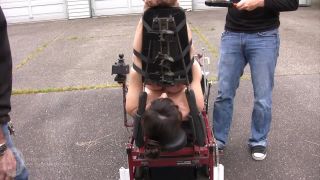 Casa de Gord15 05 22 Natalie Minx se encuentra con el Quadrofuck (instalación)