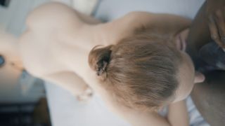 Mandala 4K Adelle le encanta dentro de su culo