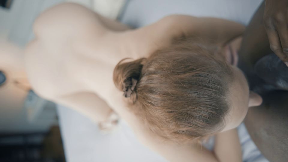 Mandala 4K Adelle loves it inside her ass