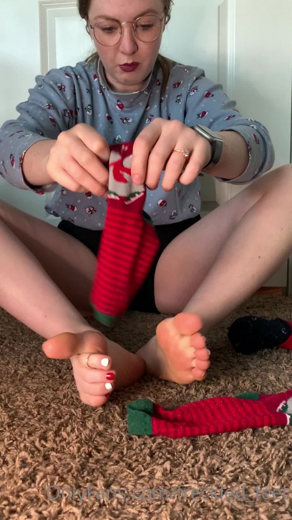 Freckled Feet19-12-2020 - Day 6 of 12 days of Alice  Christmas sock tr