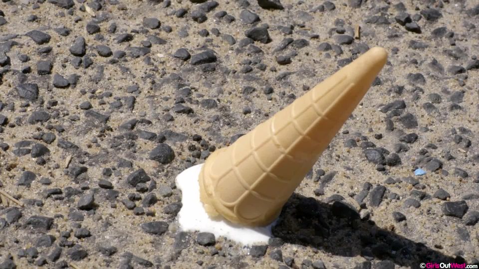 Chasey & Luci Q - Beach Babes pt 2 Hairy!