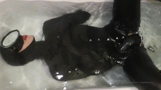 Video Vickydevika   More Fun In The Tub With The New Vintage Dive M...