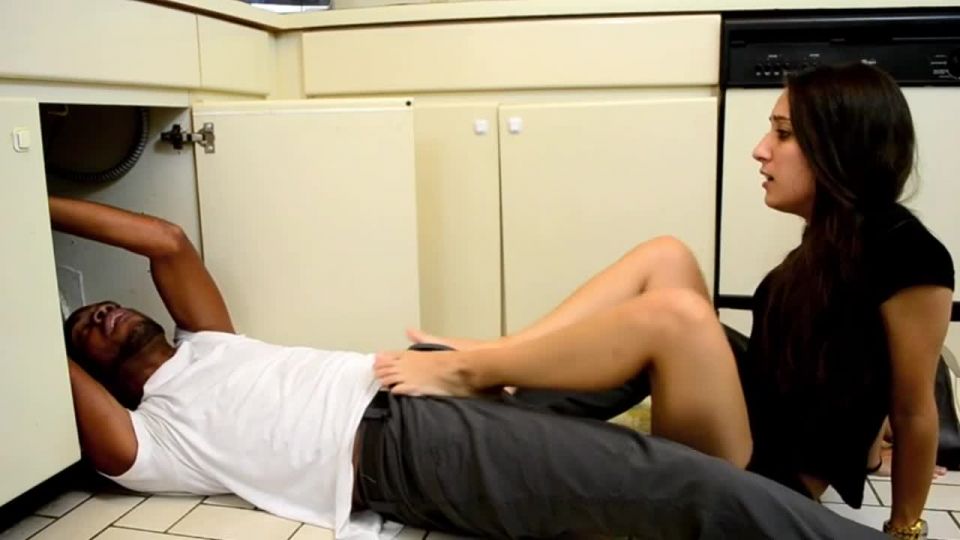 Freya Von Doom In Helping The Handyman Cum Sex Clip Vide...