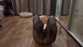 [K2S.CLUB] LarisaCum - Mein neues Video, in dem ich in Strumpfhosen laufe, aber ohne Höschen - FullHD 1080P