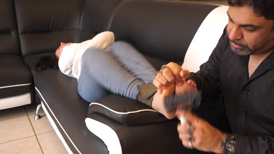 FrenchTickling – Serie de terapia de cosquillas Annys recibió a su especialista en cosquillas Tickling!