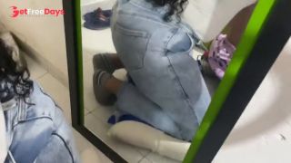 From the mall to the house with the Venezuelan