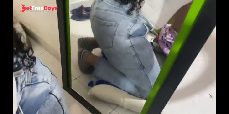 From the mall to the house with the Venezuelan