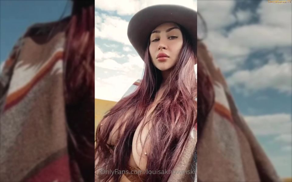 Louisa Khovanski_244