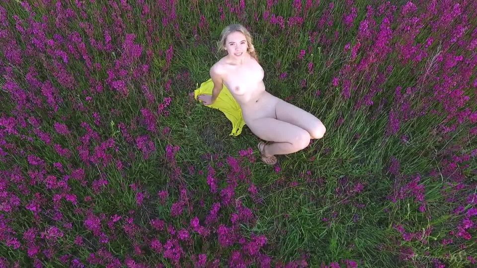 [Stunning18] Nova Drone Over The Field [10.20.21] [1080p]