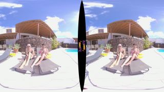 Creaming Up - Amelia B & Paige - virtual reality - virtual reality 