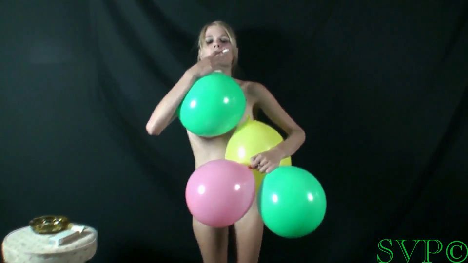 [GetFreeDays.com] First t 19yr old model smokes blows up balloons and takes a bi emily willis smoking porn