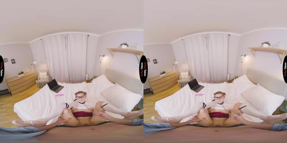 Playing With Pet Sister - Gear VR