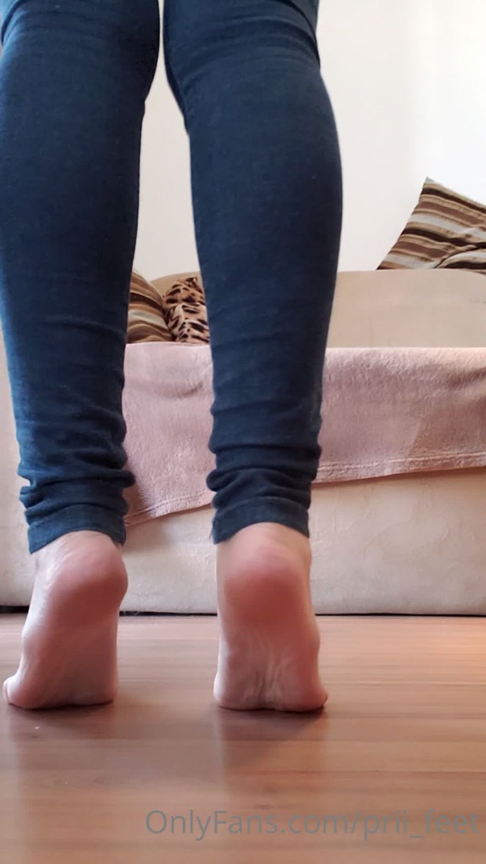 Prii_Feet 12-05-2020-39017288-Tiptoe. Na Ponta Dos P S - [Webcam]