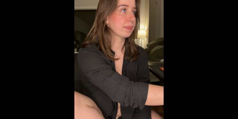 Scarlet Chase - Al aire libre jugando con los juguetes de aceite anal 2 solo Scarlet Chase