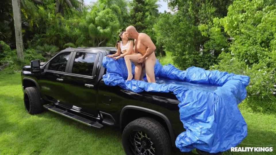 7232 JMac, Lulu Chu - Lulu Wants Something New