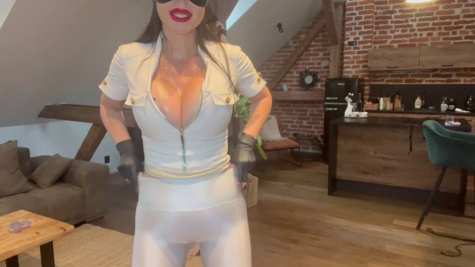 Femdom porno Lady Nikita - Control de orgasmo y comer leche