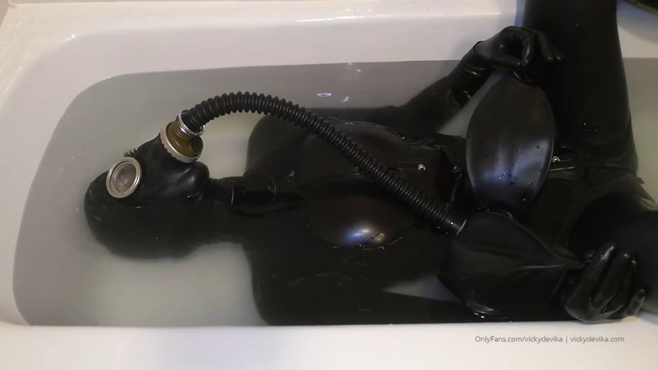 [GetFreeDays.com] Gas Mask And Rebreather Bags Underwater Part 1 Of 2 latex skirt porn