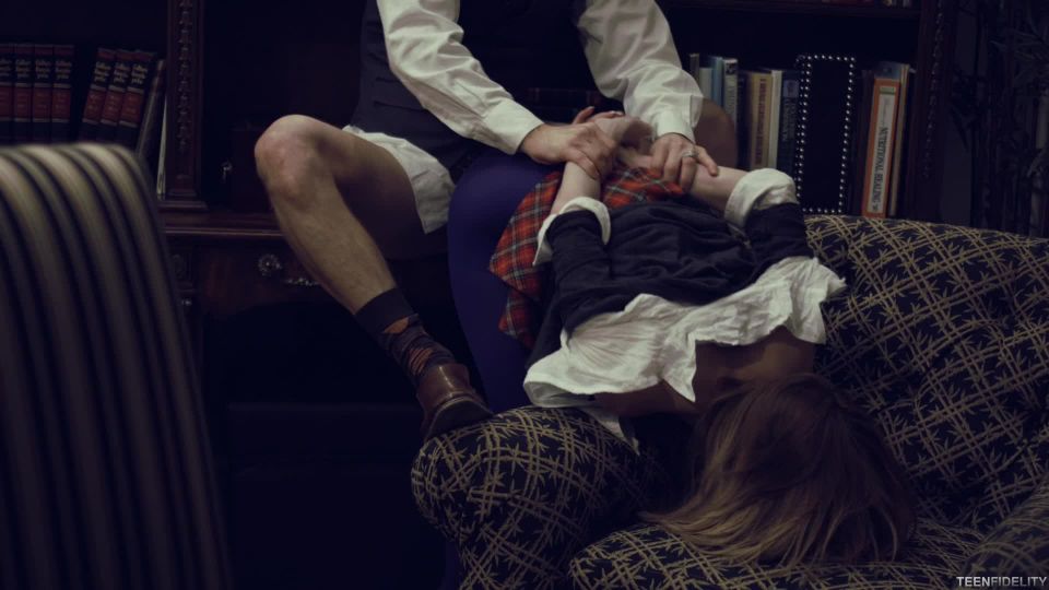 Fidelidad adolescente - Alaina Dawson, Ryan Madison - Nerd Girls #6 - Creampie