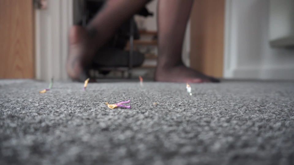 [K2S.CLUB] SashaCurves - Giantess Plays Hide And Seek With Shrunken Colleagues - FullHD 1080P