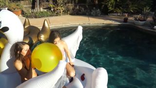 Custom Fetish - Renee n Madison s Pool Blow to P - Fetish