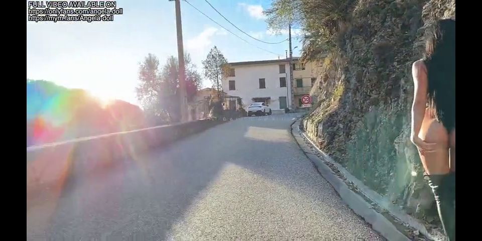 Anal francés al aire libre - Esta puta se deja follar anal en el bosque como una puta antes de tragar esperma